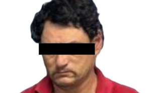 Detienen a conductor de tractocamión con 14 fusiles en Ímuris, Sonora