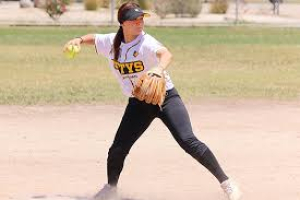 Fernanda Flores lanza juego perfecto en el softbol municipal