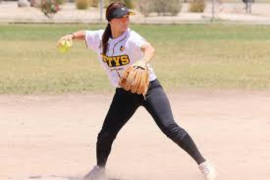 Fernanda Flores lanza juego perfecto en el softbol municipal