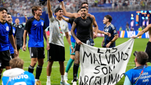 FIFA define posible castigo a Argentina por pancarta de Malvinas