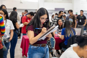 Cifra de j&oacute;venes que buscan empleo en M&eacute;xico cae 53% desde 2020; 4.5 millones est&aacute;n fuera de la escuela y el trabajo, sugiere estudio